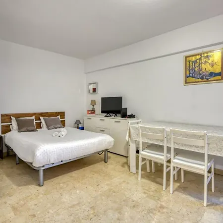 Studio Close To All Hyper Central Amenities Apartment *