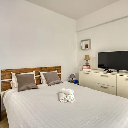 Studio Close To All Hyper Central Amenities Apartment *